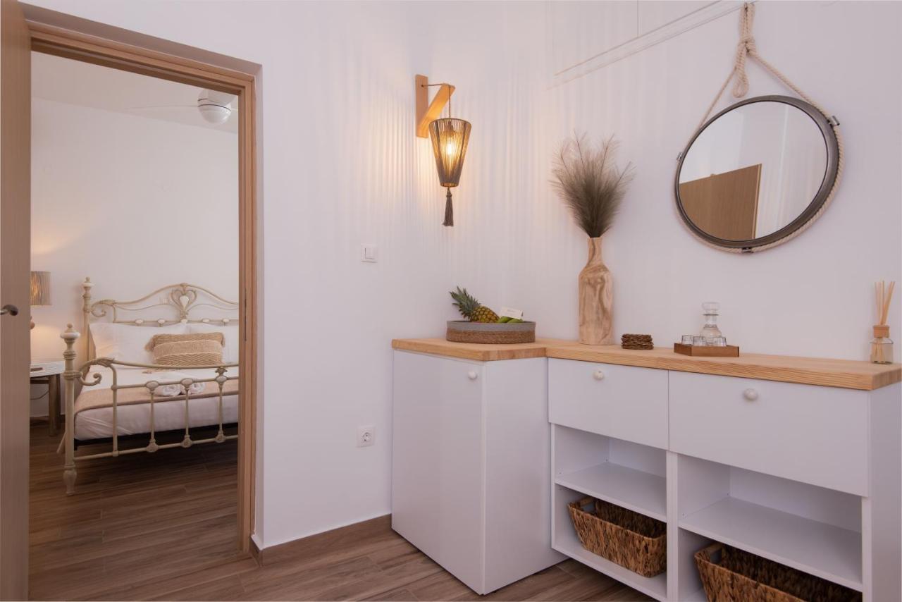 Miles Away Luxury Apartments Platis Gialos  Extérieur photo